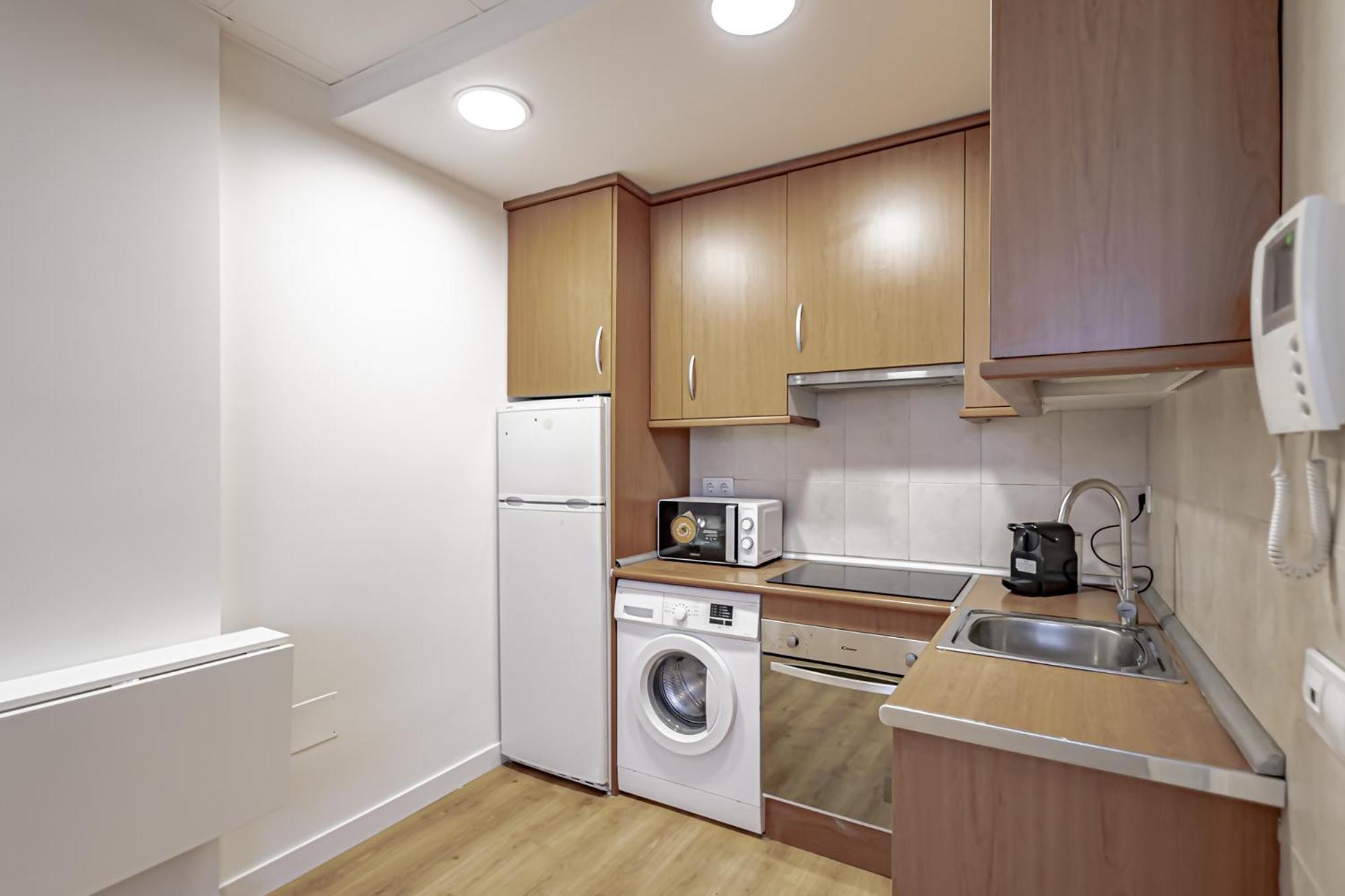 Apartamentos Noviembre มาดริด ภายนอก รูปภาพ