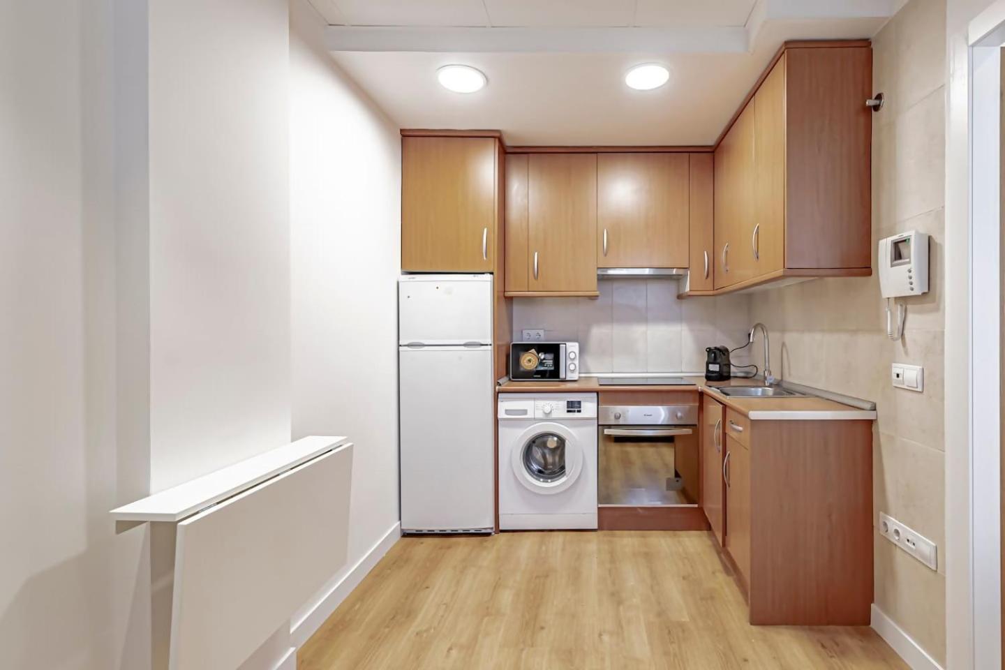 Apartamentos Noviembre มาดริด ภายนอก รูปภาพ